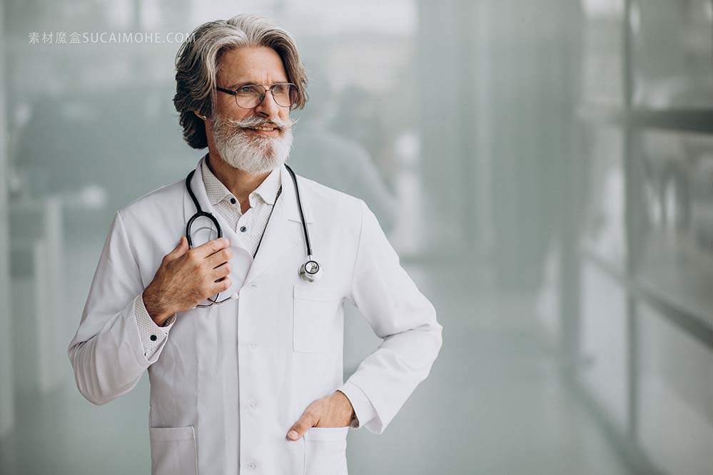 中年在医院变老了英俊的医生照片middle-aged-handsome-doctor-in-hospital
