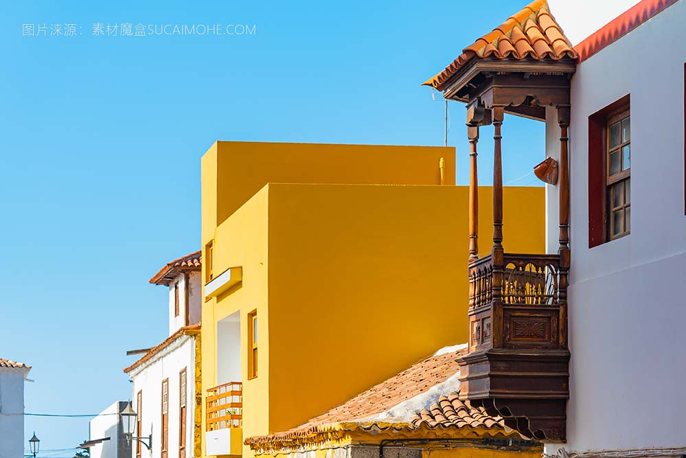 色彩斑斓的建筑狭窄的街道西班牙小镇加拉契科阳光明媚的天特内里费加那利群岛西班牙
