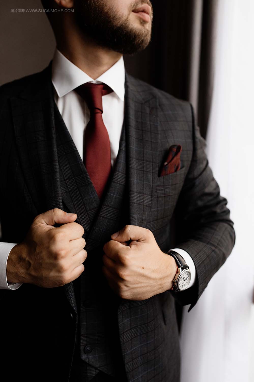 胡须男-时尚-晚礼服-红色-领带-强壮-男士-手-商务