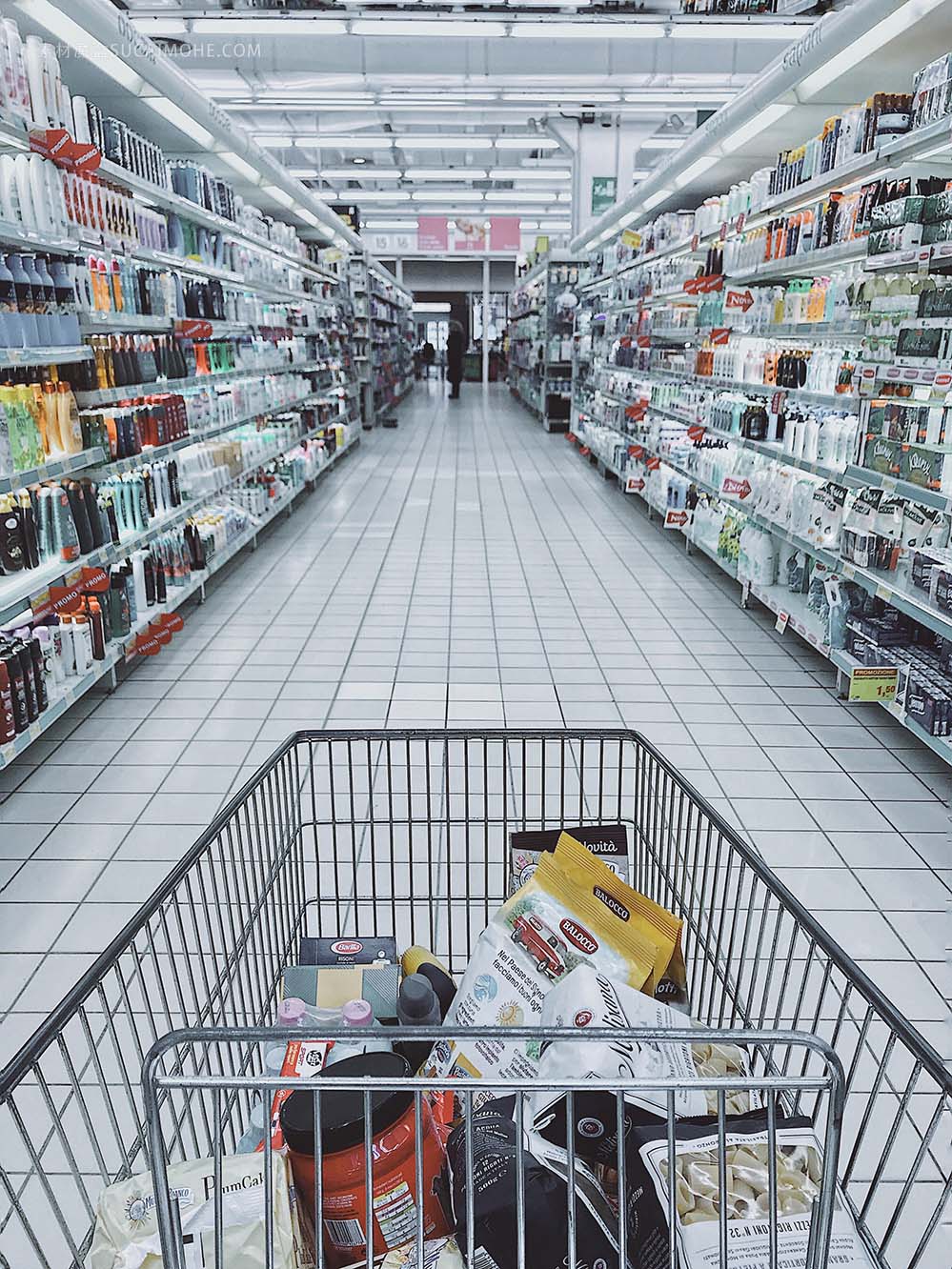 grocery-cart-with-item 超市 货架 购物车 商场 购买