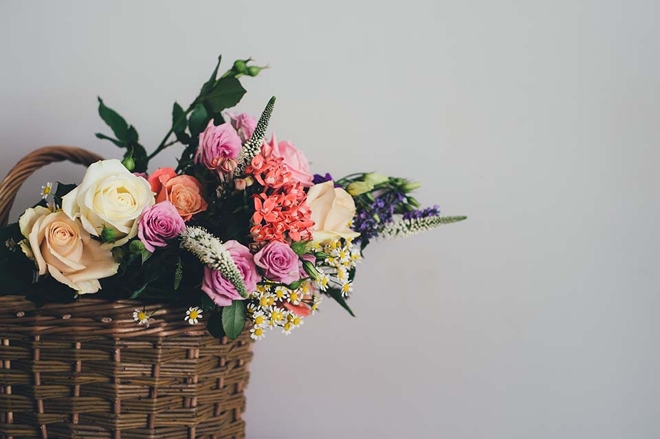 basket-篮 盛开 开花 花束 装修 植物区系 鲜花 玫瑰 玫瑰壁纸