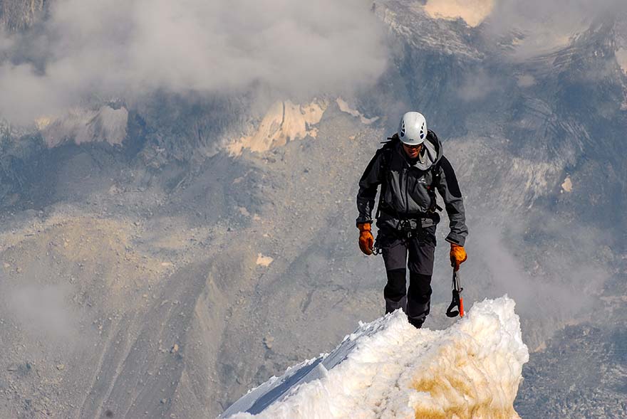 summit-首脑会议 爬上 攀登 登山者 成功 高峰 山 冒险 顶部 成就 完成 爬山 登 高清摄影大图