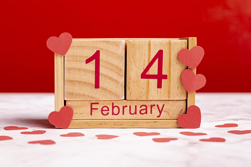 可爱的2月14日情人节木制日历lovely-14-february-wooden-calendar