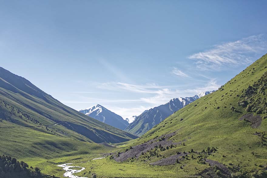 kyrgyzstan-吉 Chychkan Tschytschkan谷 山 Suusamyrtoo山的范围 山脉