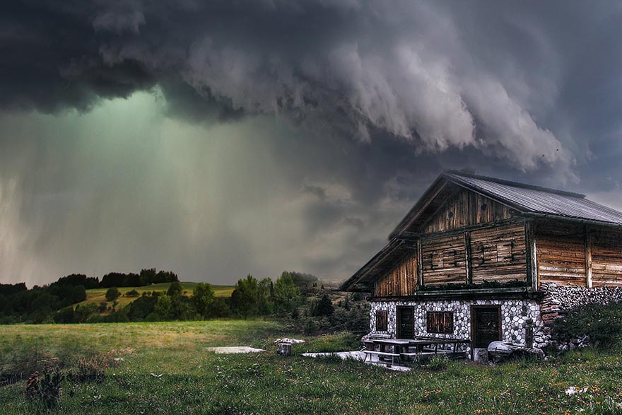 landscape-景观 风暴 天空 云 房子 字段 气候 戏剧性
