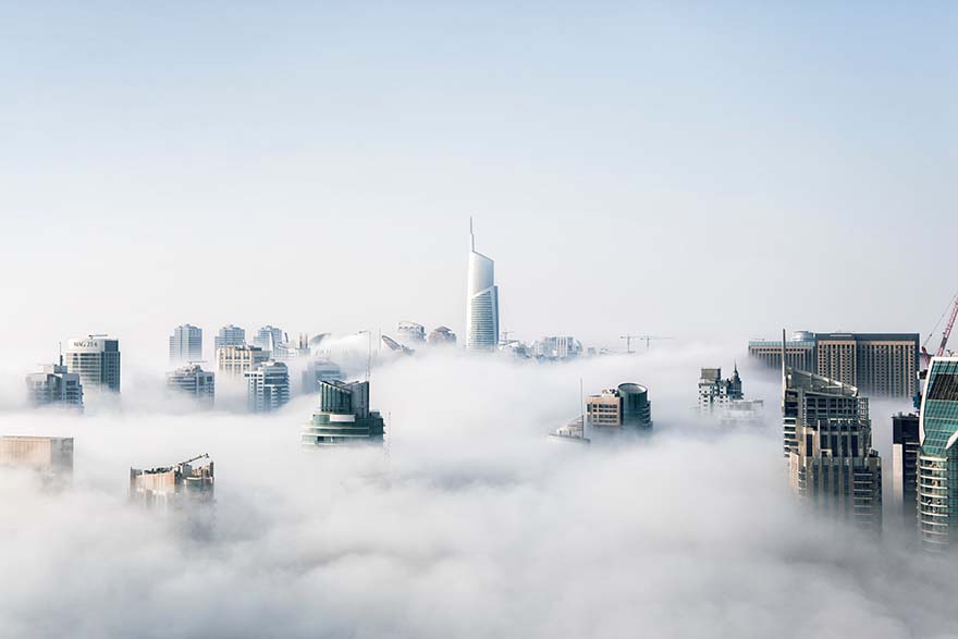 architecture-buildings-business-city-云端中的城市建筑群